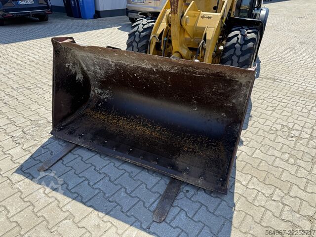 încărcător Caterpillar 906M Radlader 55 kW 5600 kg