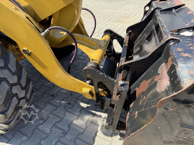 încărcător Caterpillar 906M Radlader 55 kW 5600 kg