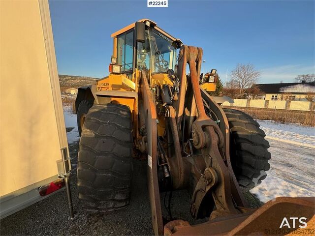 Radlader Volvo L110F wheel loader with bucket