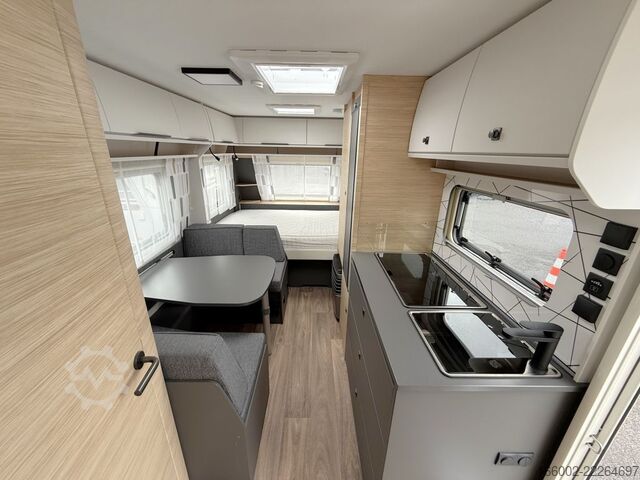 Lakókocsi FENDT Apero 495 SKM 2.000 kg Truma-Klimaanlage