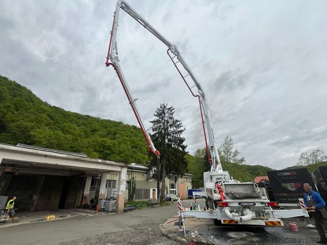Beton pompası kamyonu SERMAC 5z35