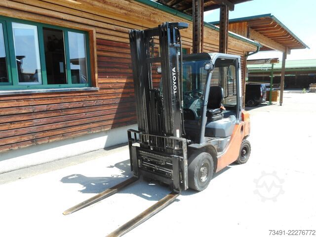 Heftruck Toyota 02-8FDF25 Triplex + SS + ZV + Kabine