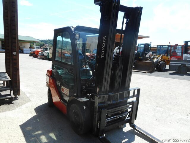Heftruck Toyota 02-8FDF25 Triplex + SS + ZV + Kabine