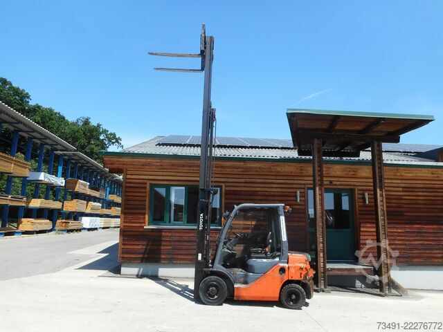 Heftruck Toyota 02-8FDF25 Triplex + SS + ZV + Kabine