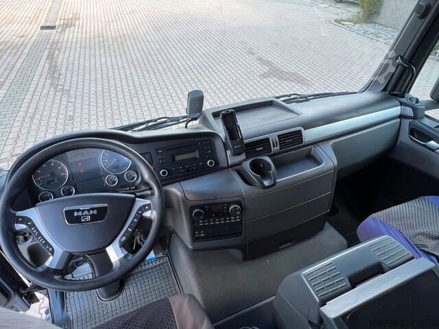 Șasiu de camion MAN TGS 26.400 6x2 Plane mit Hebebühne