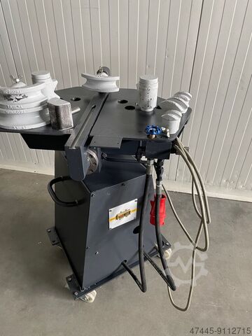 TAFELPERS MET AGGREGAAT Unknown