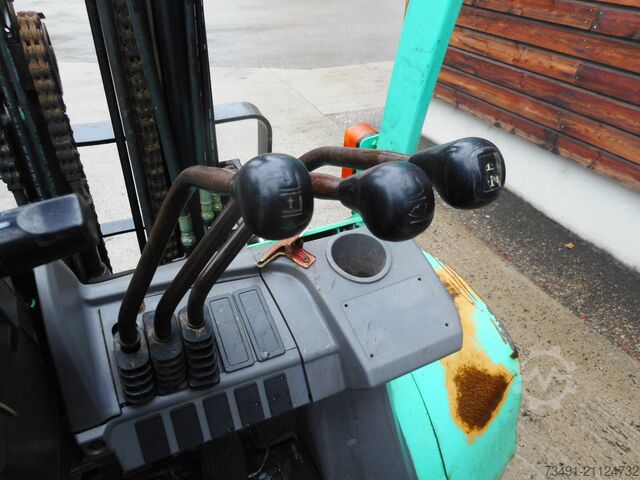 Forklift Mitsubishi FD30 Triplex + Zwillingsreifen