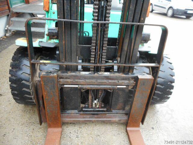 Forklift Mitsubishi FD30 Triplex + Zwillingsreifen