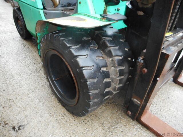 Forklift Mitsubishi FD30 Triplex + Zwillingsreifen
