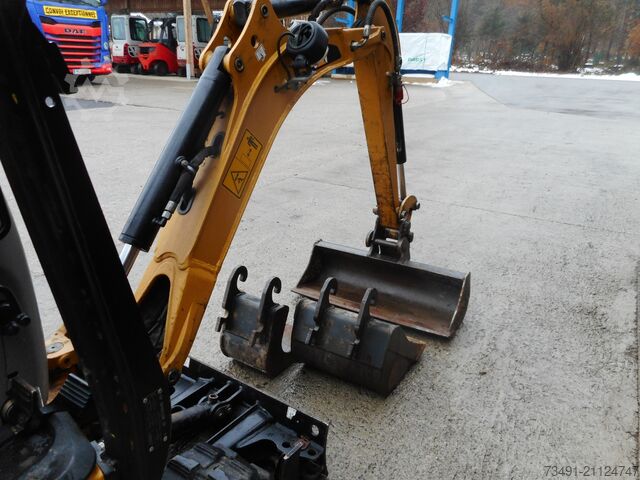 Mini excavator Caterpillar 300.9D mit SW + 3 Löffel