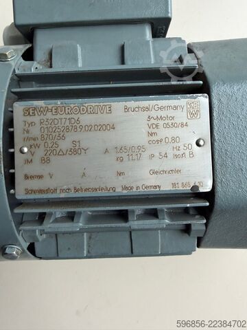 SEW-EURODRIVE R32DT71D6 0,25 kW 36 obr./min 220/380 V SEW-EURODRIVE R32DT71D6 0,25 kW 36 obr./min 220/380 V SEW-EURODRIVE R32DT71D6 0,25 kW 36 obr./min 220/380 V