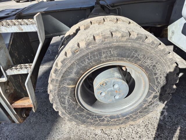 Materialhåndteringsmaskine LIEBHERR LH22M