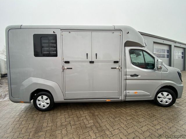 Livestock transporter RENAULT Master STX 3 Sitzer  Haras AUTOM. NEW MODEL 2025