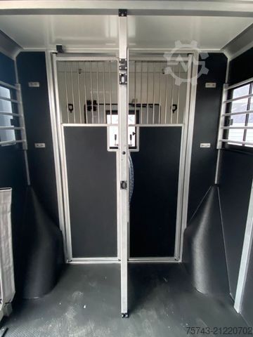 Livestock transporter RENAULT Master STX 3 Sitzer  Haras AUTOM. NEW MODEL 2025