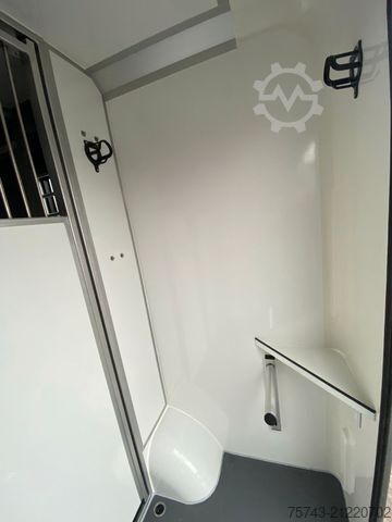 Livestock transporter RENAULT Master STX 3 Sitzer  Haras AUTOM. NEW MODEL 2025