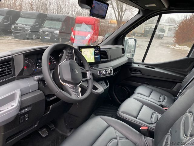 Livestock transporter RENAULT Master STX 3 Sitzer  Haras AUTOM. NEW MODEL 2025