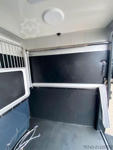 Livestock transporter RENAULT MASTER STX NEW MODELL  2025 5 Sitzer Haras ex. L