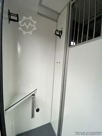 Livestock transporter RENAULT MASTER STX NEW MODELL  2025 5 Sitzer Haras ex. L