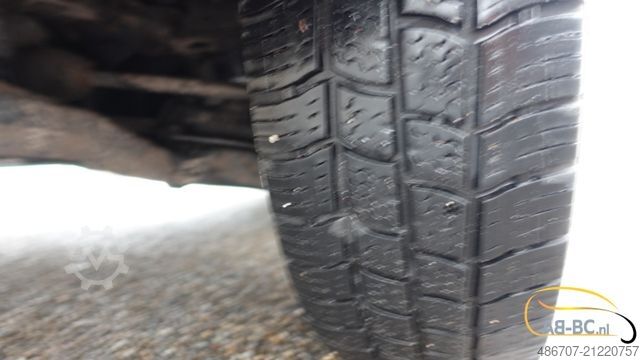 Minibus VOLKSWAGEN Crafter 2.5 TDI 23-Sitze