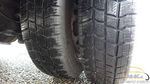 Minibus VOLKSWAGEN Crafter 2.5 TDI 23-Sitze