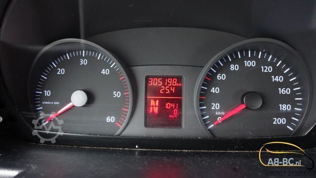 Minibus VOLKSWAGEN Crafter 2.5 TDI 23-Sitze