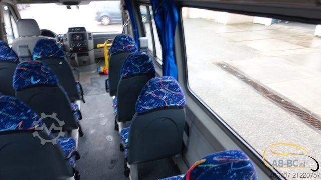 Minibus VOLKSWAGEN Crafter 2.5 TDI 23-Sitze