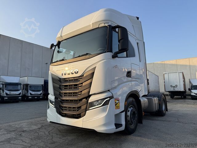 Standard tractor unit Iveco sway 490