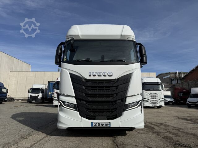 Standard tractor unit Iveco sway 490