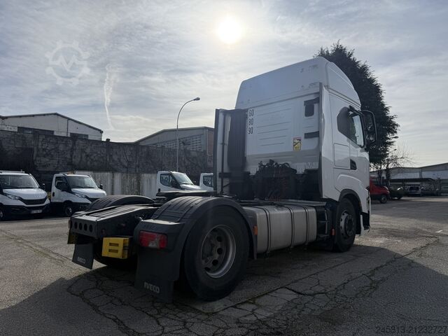 Standard tractor unit Iveco sway 490