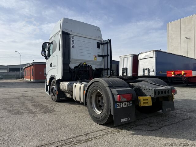 Standard tractor unit Iveco sway 490