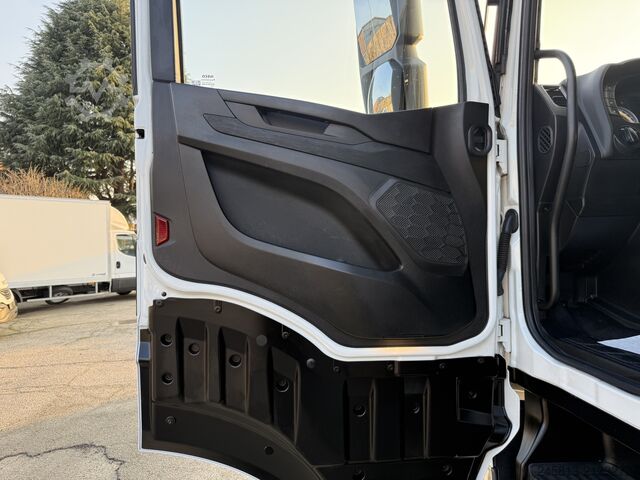 Standard tractor unit Iveco sway 490