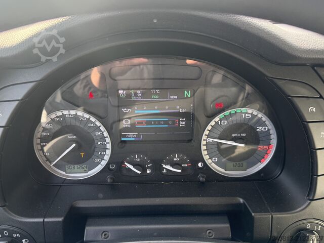 Standard tractor unit Iveco sway 490