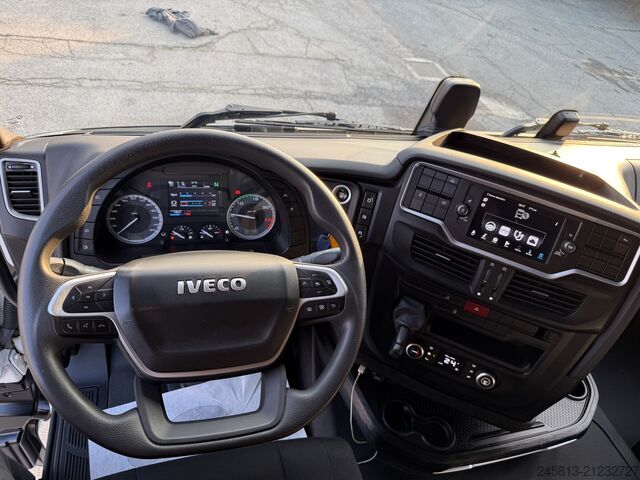 Standard tractor unit Iveco sway 490