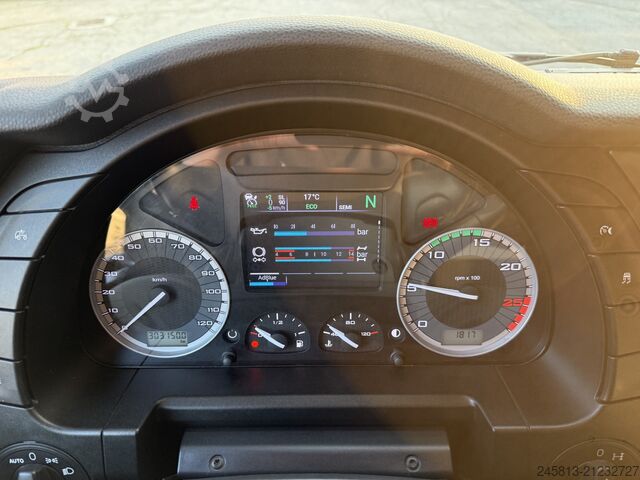 Standard tractor unit Iveco sway 490