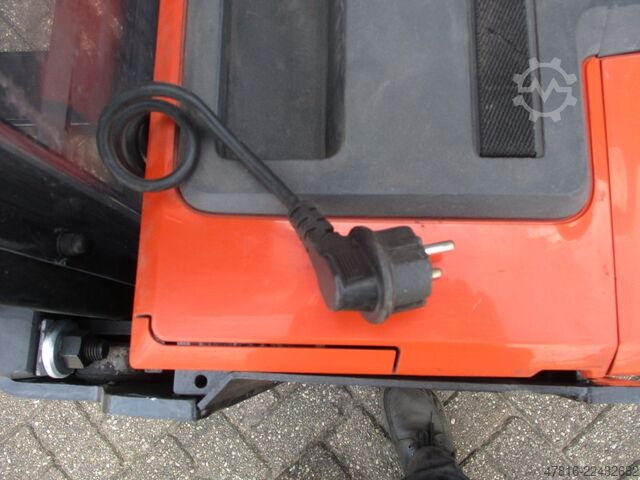 Hochhubwagen BT SWE200D