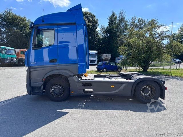 Τυπική μονάδα τράκτορα MERCEDES-BENZ Actros 5  MB 1842 Retarder 2 Tanks