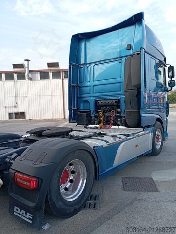 Standard tractor unit DAF XF 530 FT full pneumatico