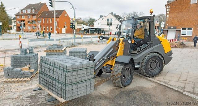 Wheel loader MECALAC Ahlmann AX700  Hitachi ZW75   65 Std.