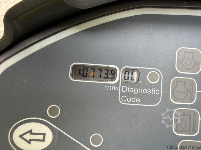 Walzenzug HAMM HD8VV / 2016 BJ / 773 H / 1.580 KG