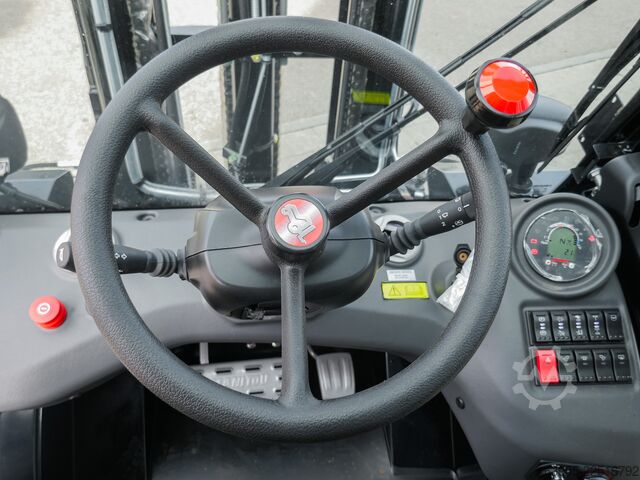 Stivuitor off-road Manitou MC 30-4