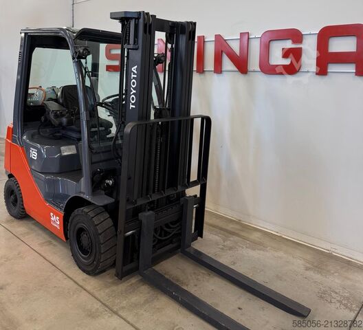 Forklift Toyota 11125 - 02-8FGF18