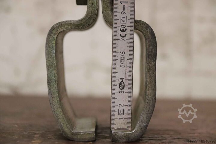 Ophangklem Helm 8091  110/85/H150 mm