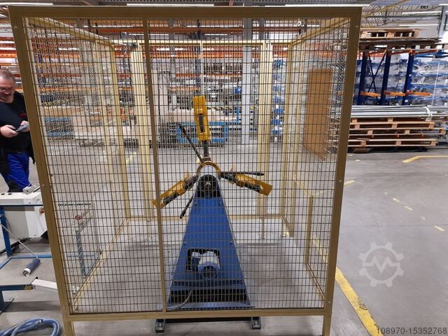 Afwikkelen en ponsen van vellen Linia do wykrawania z prasą Raster