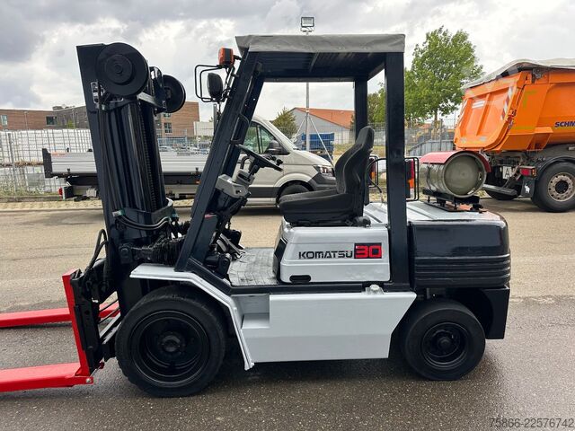 Empilhadeira frontal KOMATSU FG 30 DT 11 Seitenschieber Zinkenverstellung