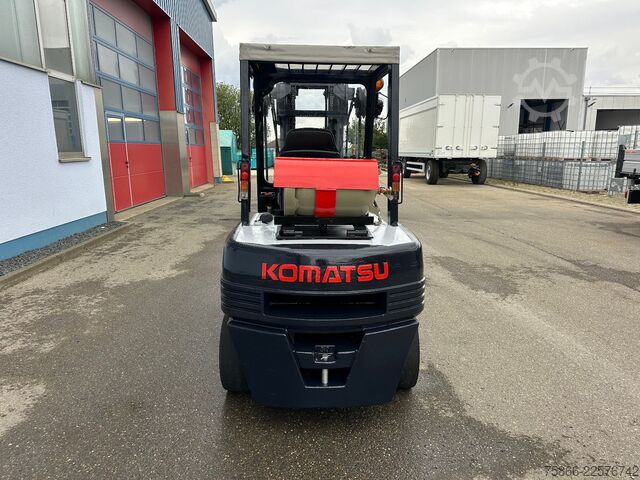 Empilhadeira frontal KOMATSU FG 30 DT 11 Seitenschieber Zinkenverstellung