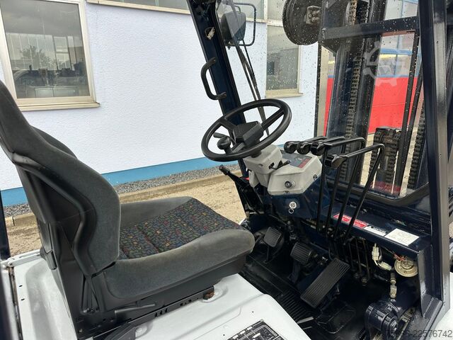 Empilhadeira frontal KOMATSU FG 30 DT 11 Seitenschieber Zinkenverstellung