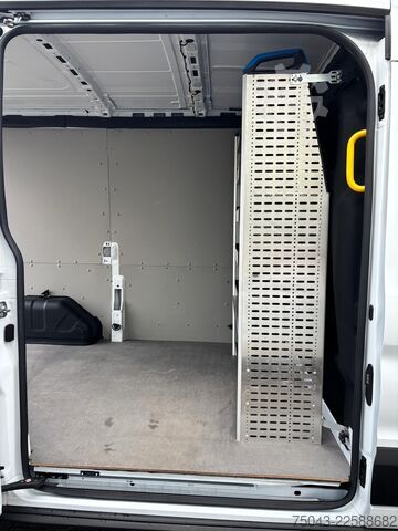 Skrínový vuz s vysokou strechou Ford Transit L2H2*Klima*Kamera*Tempomat*21Tkm
