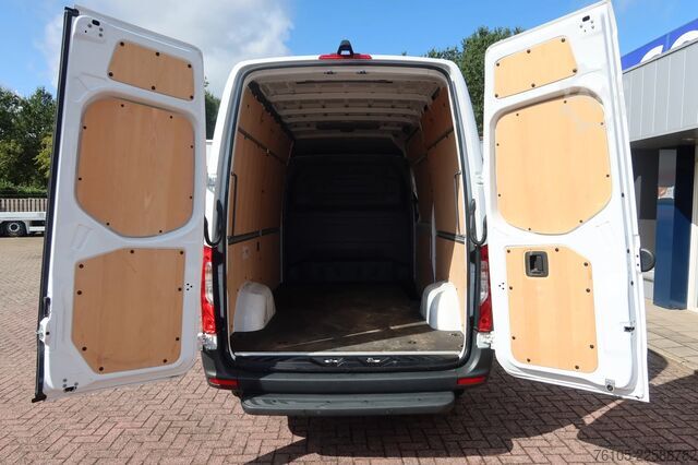 Delivery van Mercedes-Benz Sprinter 317 CDI