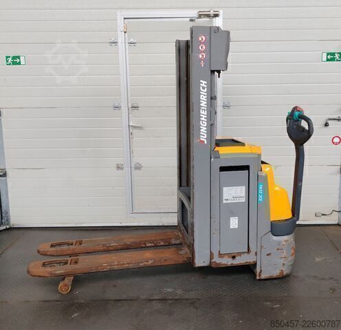 Stivuitoare pentru paleți Jungheinrich EJC 214z 2.5m/ 551mh/ initial