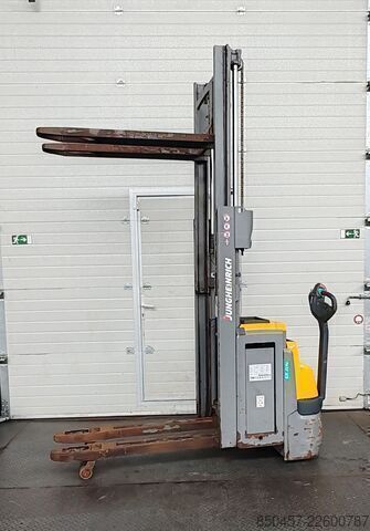 Stivuitoare pentru paleți Jungheinrich EJC 214z 2.5m/ 551mh/ initial